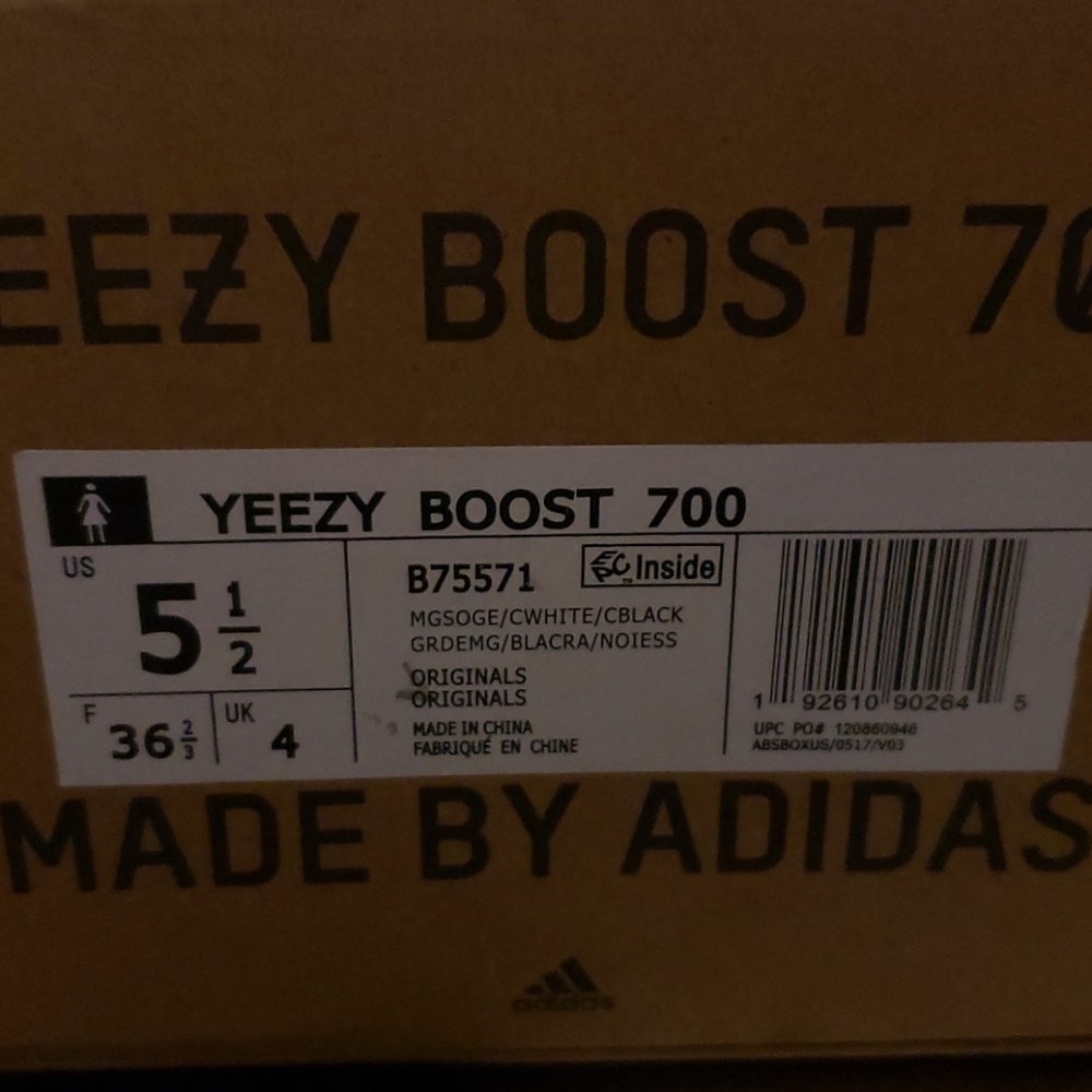 Yeezy boost 700
